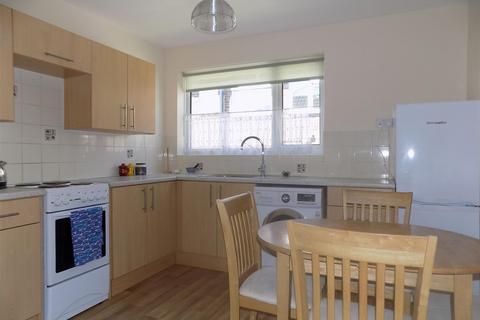 2 bedroom maisonette to rent, West Cliff Road, Broadstairs