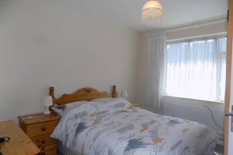 2 bedroom maisonette to rent, West Cliff Road, Broadstairs