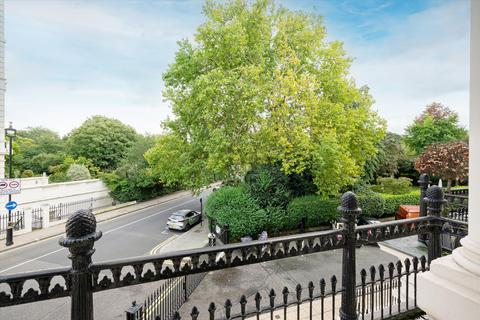 3 bedroom flat for sale, Hyde Park Gardens, Hyde Park, W2.