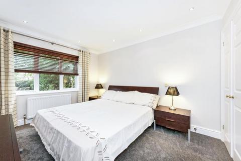 2 bedroom apartment to rent, Mountside Place, Woking GU22