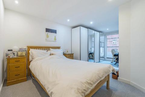 1 bedroom flat for sale, Brewhouse Yard, London