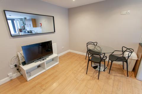 3 bedroom flat to rent, Stafford Street, L3 8LX,