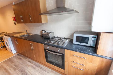 3 bedroom flat to rent, Stafford Street, L3 8LX,