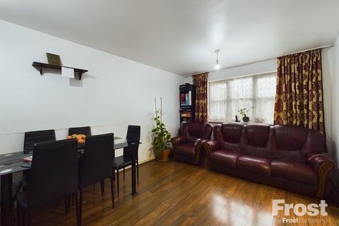 2 bedroom apartment to rent, Redford Close, Feltham, TW13