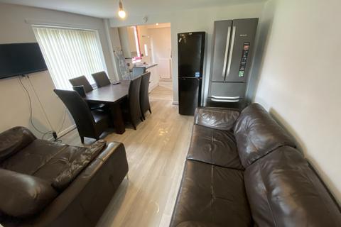 6 bedroom semi-detached house to rent, Leighbrook Road, Manchester M14