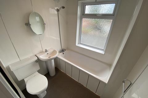 6 bedroom semi-detached house to rent, Leighbrook Road, Manchester M14