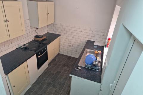 2 bedroom flat to rent, Liverpool Road, M30