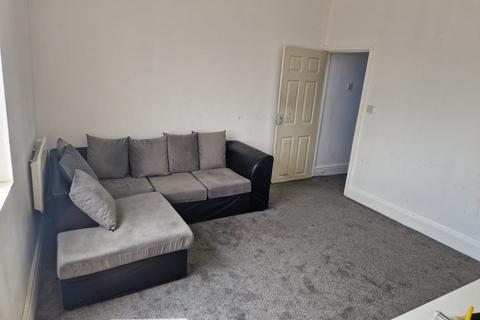 2 bedroom flat to rent, Liverpool Road, M30