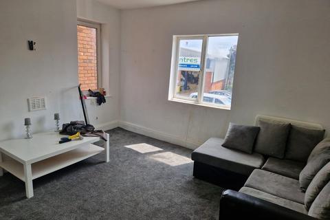 2 bedroom flat to rent, Liverpool Road, M30