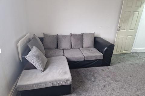 2 bedroom flat to rent, Liverpool Road, M30