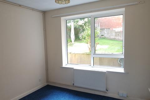 2 bedroom ground floor flat to rent, Brook Road, Shanklin PO37