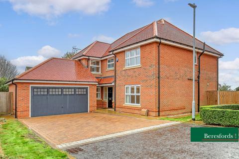 4 bedroom detached house for sale, Bell Hill Close, Billericay, CM12