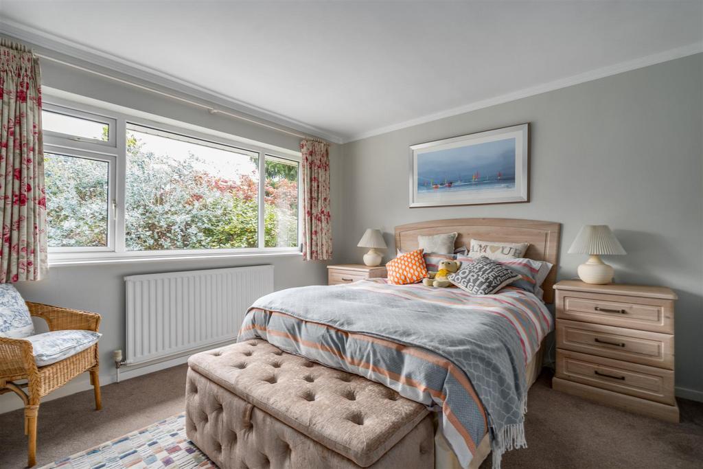 15 Oaken Drive-18 lo.jpg