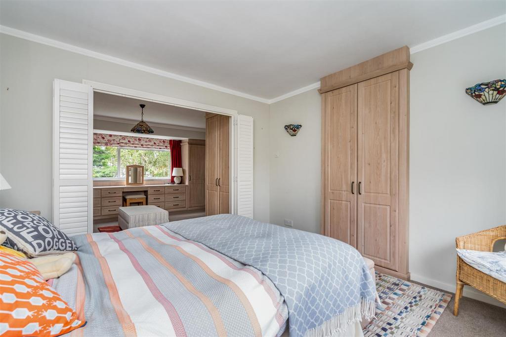 15 Oaken Drive-19 lo.jpg