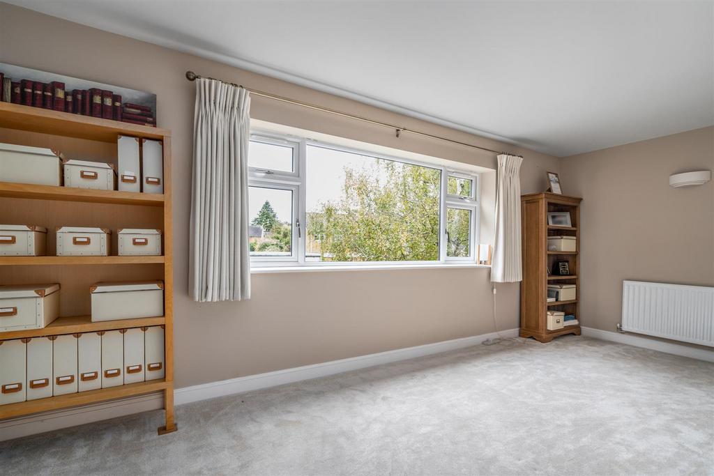 15 Oaken Drive-20 lo.jpg