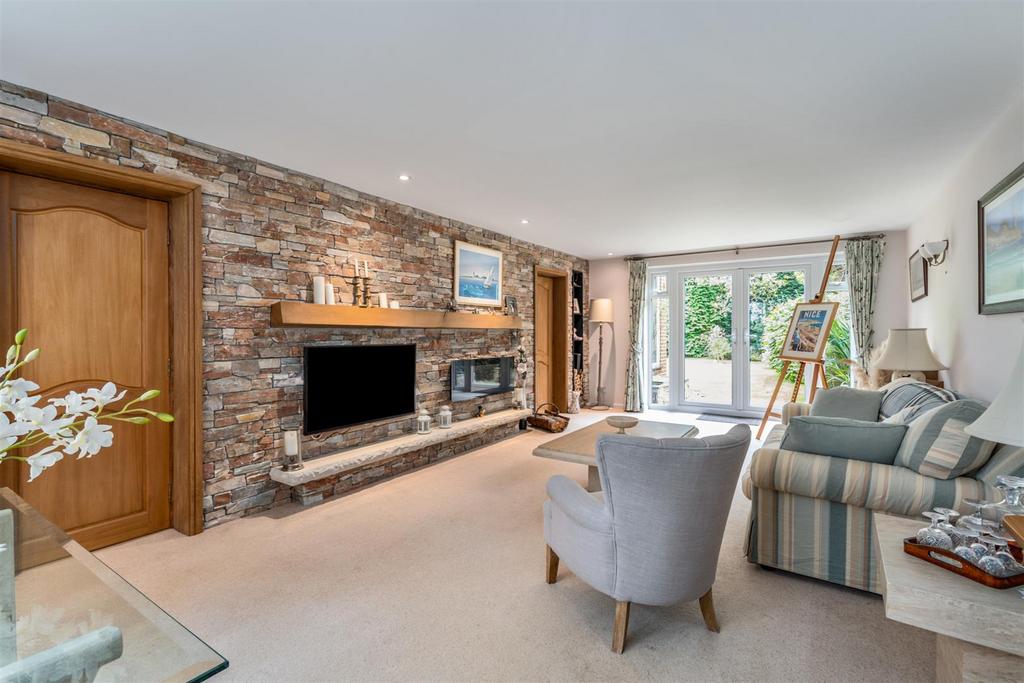 15 Oaken Drive-5 lo.jpg