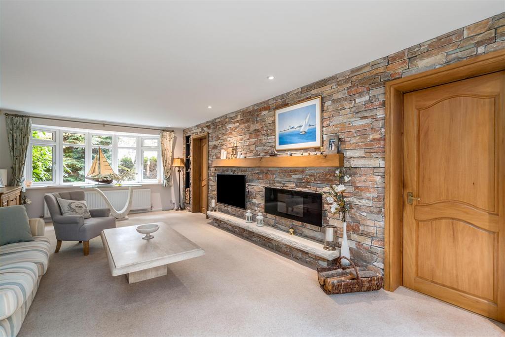 15 Oaken Drive-6 lo.jpg