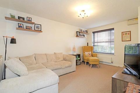 3 bedroom semi-detached house to rent, Dey Croft, Chase Meadow, Warwick