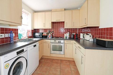 3 bedroom semi-detached house to rent, Dey Croft, Chase Meadow, Warwick