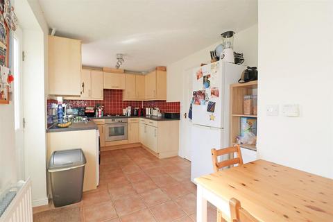 3 bedroom semi-detached house to rent, Dey Croft, Chase Meadow, Warwick