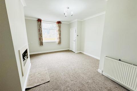 3 bedroom semi-detached house to rent, Prospect Square, Skelmanthorpe, Huddersfield, HD8 9AG