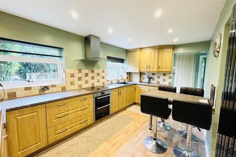 3 bedroom semi-detached house to rent, Prospect Square, Skelmanthorpe, Huddersfield, HD8 9AG