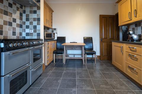 2 bedroom terraced house to rent, 30 Broad Lane, Moldgreen, Huddersfield, HD5