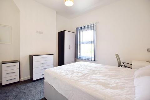 3 bedroom house share to rent, Thornton Road