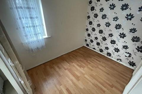 Studio to rent, Streamside Close, Edmonton