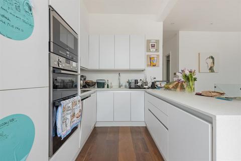 3 bedroom flat for sale, Goldhurst Terrace, London