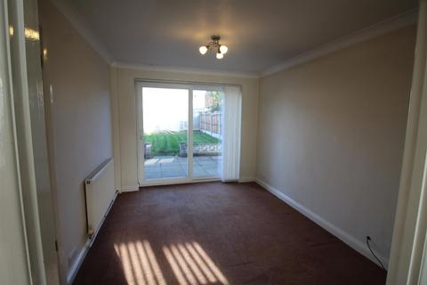 3 bedroom detached house to rent, Ribblesdale Avenue, Leeds LS25