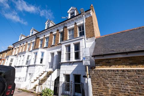 4 bedroom townhouse for sale, Edith Road, Faversham, ME13