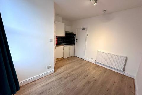 Studio to rent, 47 London Road, Southborough, Tunbridge Wells