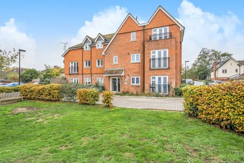 2 bedroom flat for sale, Raynham Close, Guildford, GU4