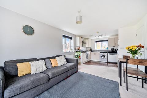 2 bedroom flat for sale, Raynham Close, Guildford, GU4