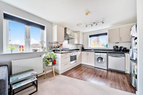 16 Raynham Close, Guildford, GU4 7TS
