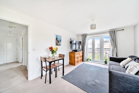 16 Raynham Close, Guildford, GU4 7TS