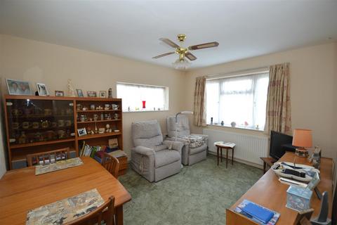 2 bedroom maisonette for sale, Clarence Road, Pilgrims Hatch, Brentwood