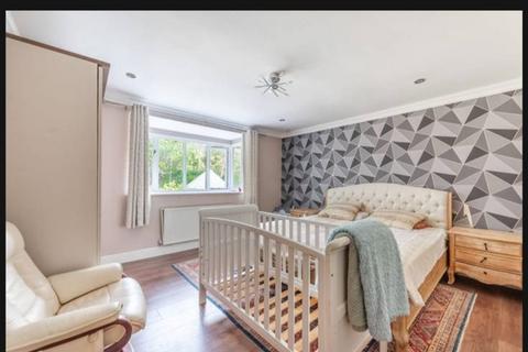 House share to rent, Anupam, Kewferry Drive, Northwood, Greater London, HA6