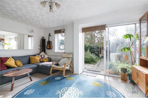 68 Zangwill Road, London, SE3 8EU