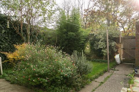 68 Zangwill Road, London, SE3 8EU