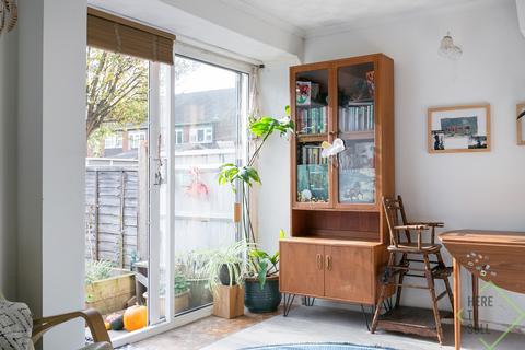 68 Zangwill Road, London, SE3 8EU