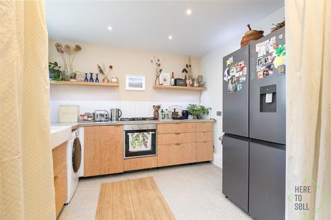 68 Zangwill Road, London, SE3 8EU