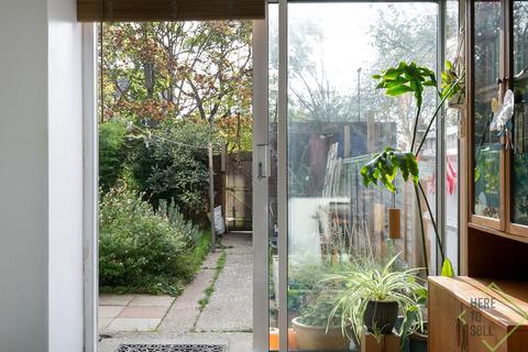 68 Zangwill Road, London, SE3 8EU