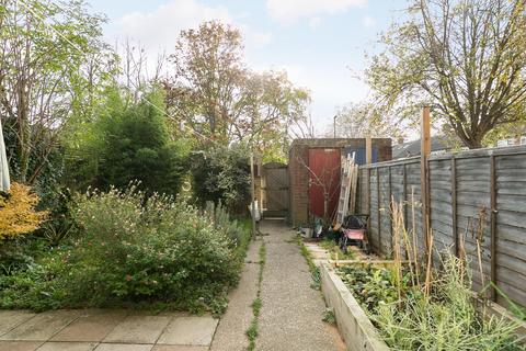 68 Zangwill Road, London, SE3 8EU
