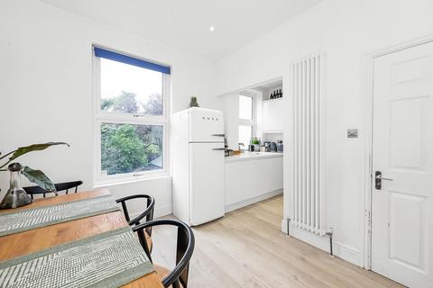 2 bedroom flat for sale, Ronver Road, London, SE12 0NR