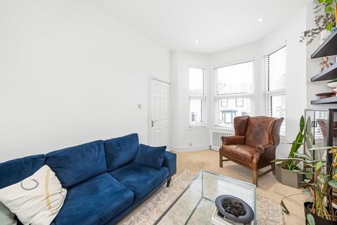 2 bedroom flat for sale, Ronver Road, London, SE12 0NR