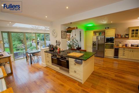 5 bedroom semi-detached house for sale, Shrubbery Gardens, London N21