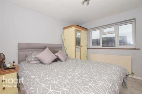 1 bedroom flat to rent, Stevens Road, Aylesford