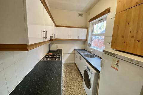 5 bedroom terraced house to rent, Clarendon Park Road, Leicester LE2